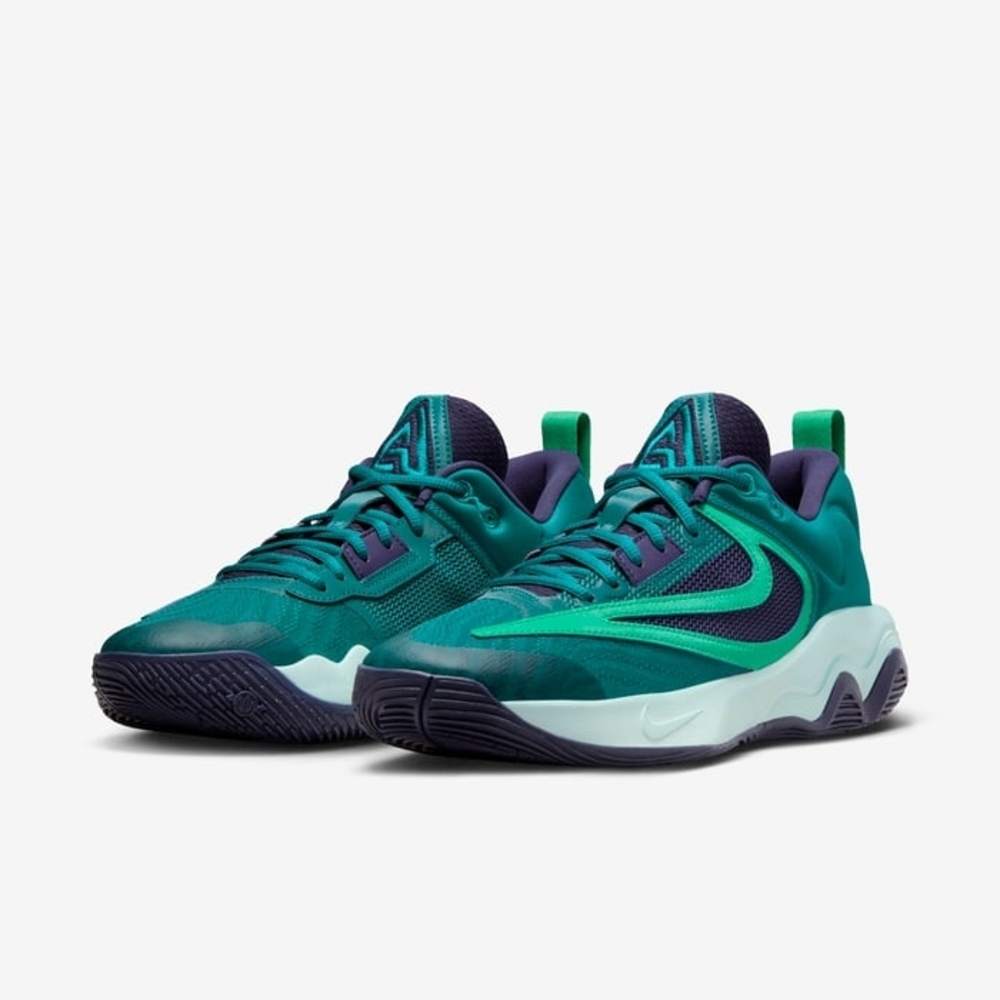NWOT Nike Giannis Immortality 3